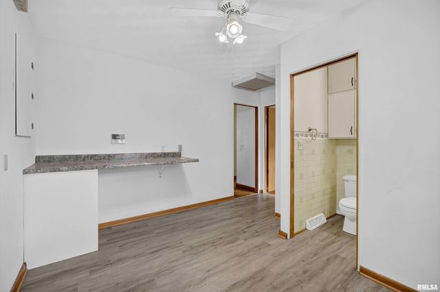 105 W PRICE Street, Eldridge, IA 52748