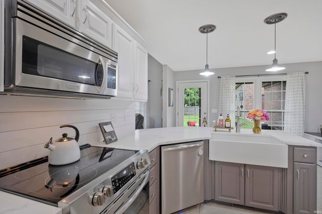 7781 Saint Jordan Circle, Newburgh, IN 47630