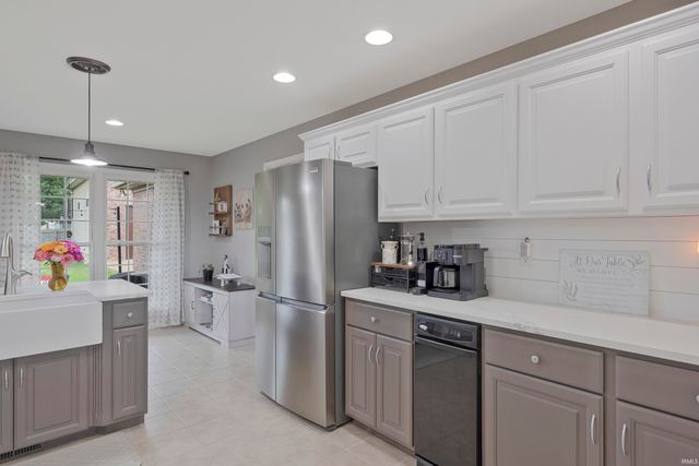 7781 Saint Jordan Circle, Newburgh, IN 47630