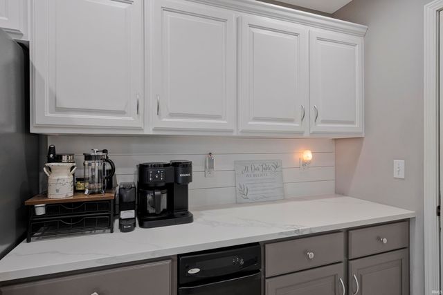 7781 Saint Jordan Circle, Newburgh, IN 47630
