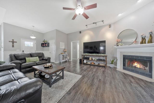 7781 Saint Jordan Circle, Newburgh, IN 47630