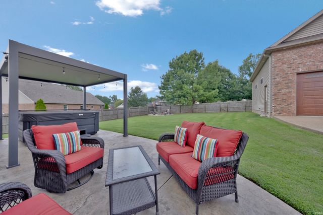 7781 Saint Jordan Circle, Newburgh, IN 47630