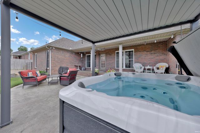 7781 Saint Jordan Circle, Newburgh, IN 47630
