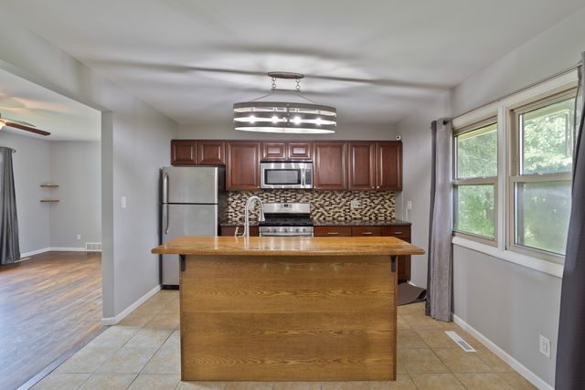 1104 Jasper Drive, Mchenry, IL 60051