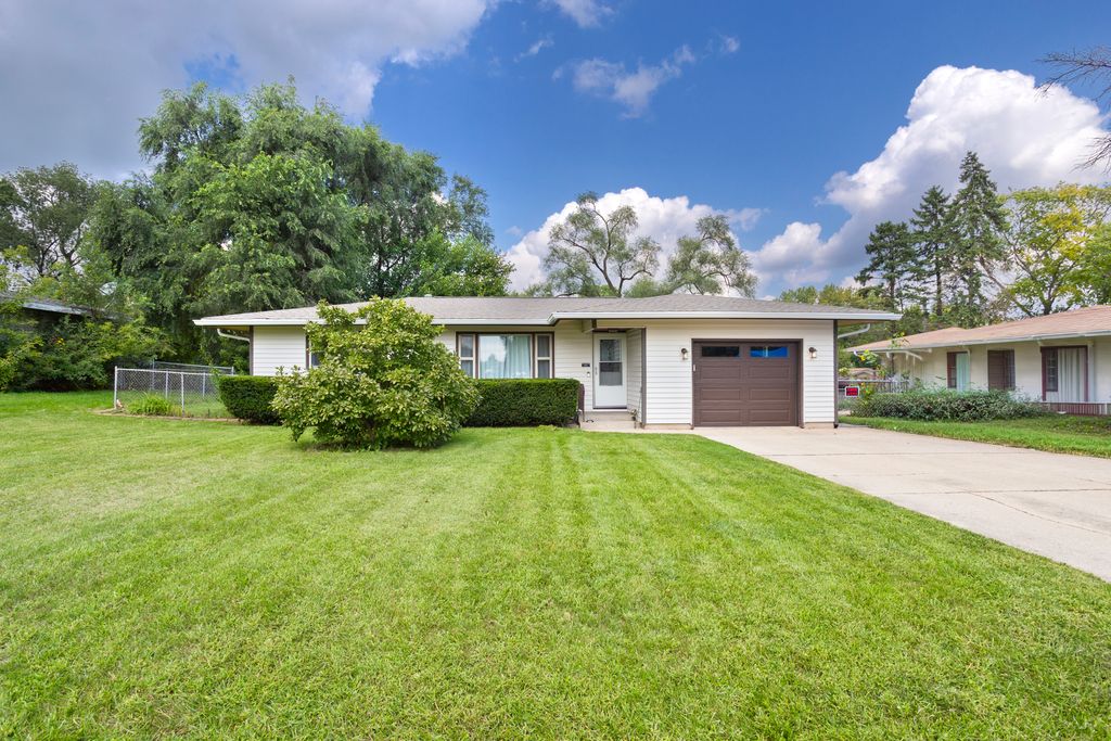 1104 Jasper Drive, Mchenry, IL 60051