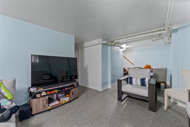 5037 W West End Avenue, Chicago, IL 60644