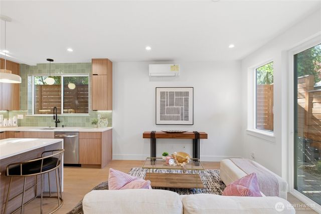11731 Durland Avenue NE, Seattle, WA 98125