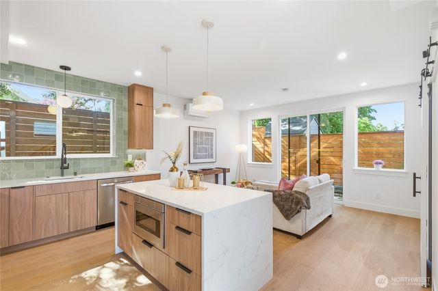 11731 Durland Avenue NE, Seattle, WA 98125