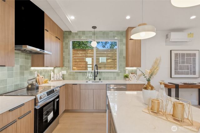 11731 Durland Avenue NE, Seattle, WA 98125