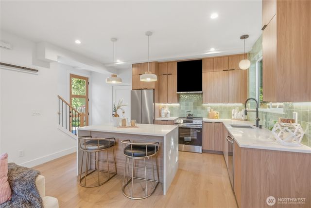 11731 Durland Avenue NE, Seattle, WA 98125
