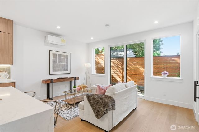 11731 Durland Avenue NE, Seattle, WA 98125
