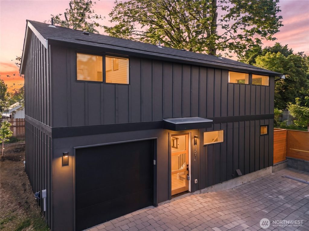 11731 Durland Avenue NE, Seattle, WA 98125