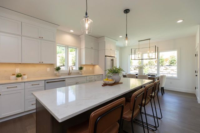 25 Indian Rock Road, Bedford, NH 03110