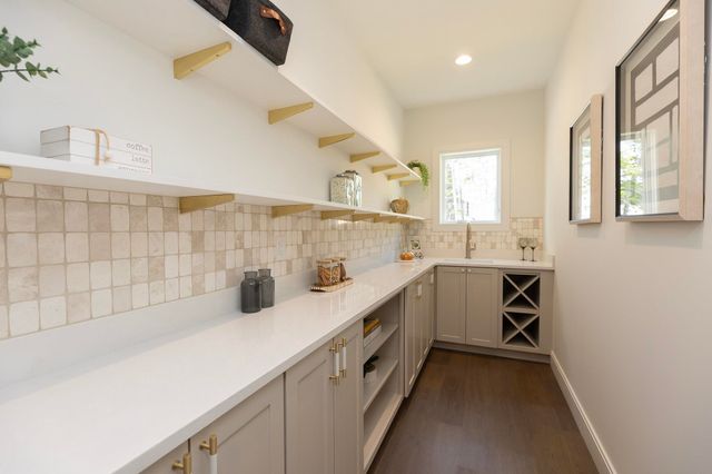25 Indian Rock Road, Bedford, NH 03110