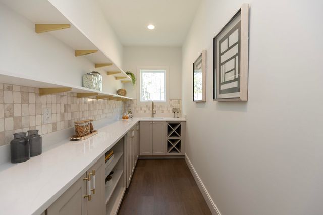 25 Indian Rock Road, Bedford, NH 03110