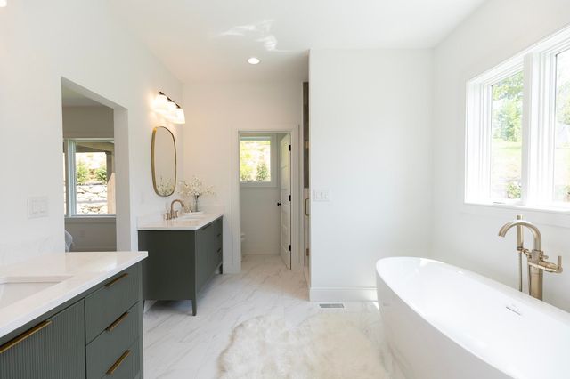 25 Indian Rock Road, Bedford, NH 03110