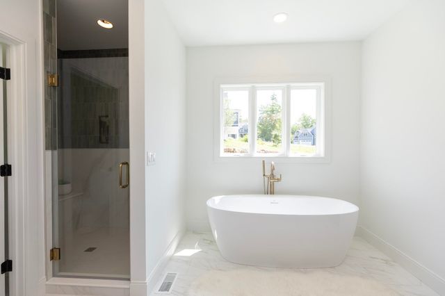 25 Indian Rock Road, Bedford, NH 03110