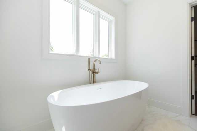 25 Indian Rock Road, Bedford, NH 03110