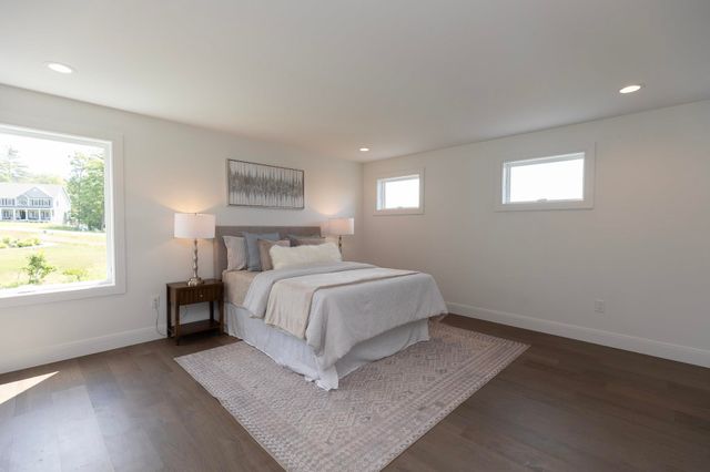 25 Indian Rock Road, Bedford, NH 03110
