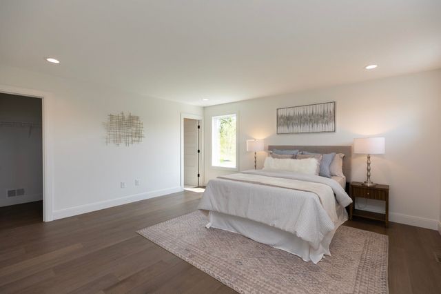 25 Indian Rock Road, Bedford, NH 03110