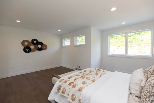 25 Indian Rock Road, Bedford, NH 03110