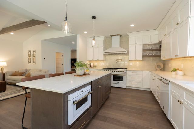 25 Indian Rock Road, Bedford, NH 03110