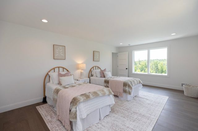 25 Indian Rock Road, Bedford, NH 03110