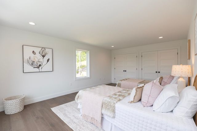 25 Indian Rock Road, Bedford, NH 03110