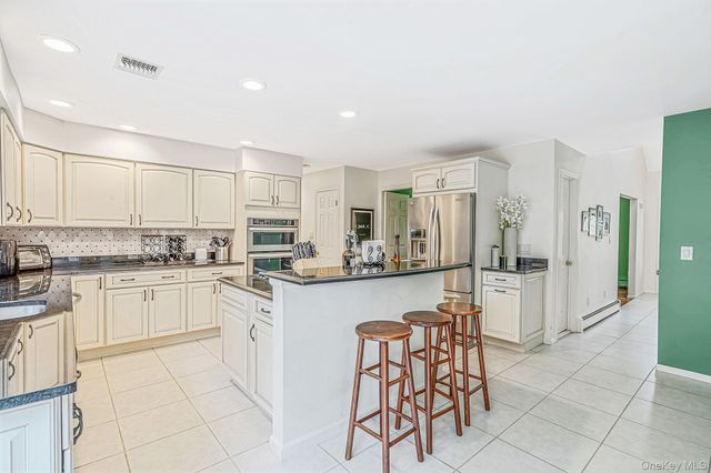 4 Kroft Court, Huntington, NY 11743