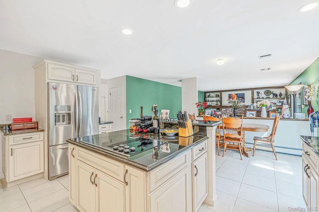 4 Kroft Court, Huntington, NY 11743
