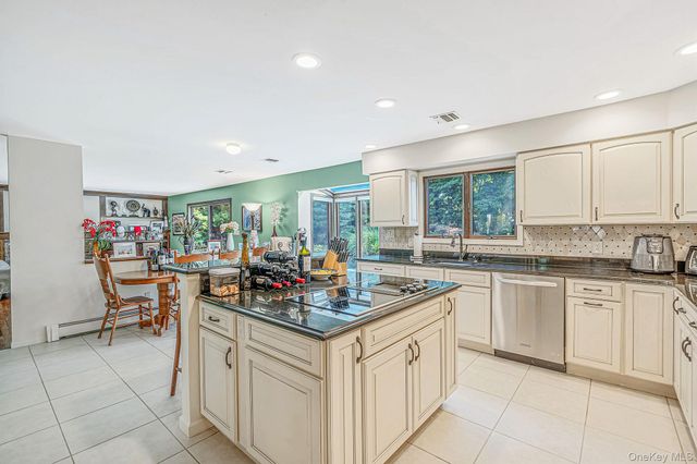 4 Kroft Court, Huntington, NY 11743