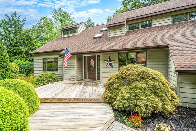 4 Kroft Court, Huntington, NY 11743