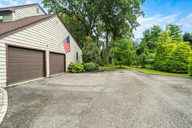 4 Kroft Court, Huntington, NY 11743
