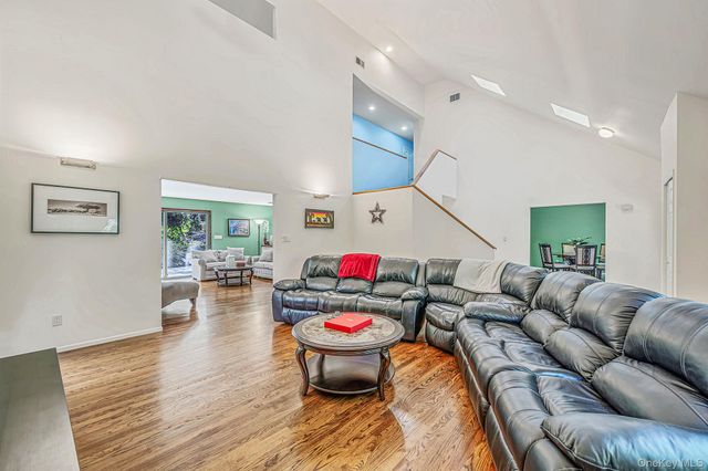 4 Kroft Court, Huntington, NY 11743