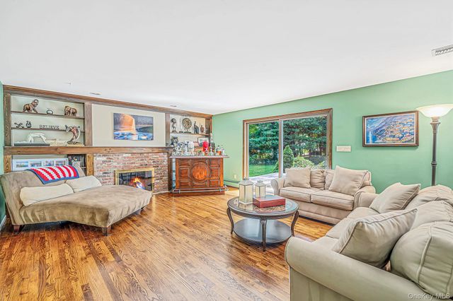 4 Kroft Court, Huntington, NY 11743