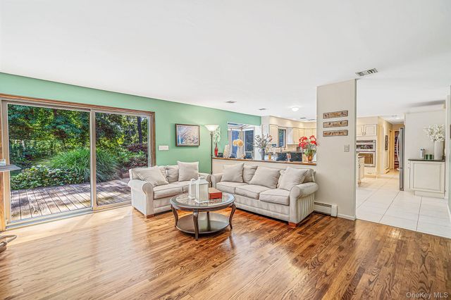 4 Kroft Court, Huntington, NY 11743