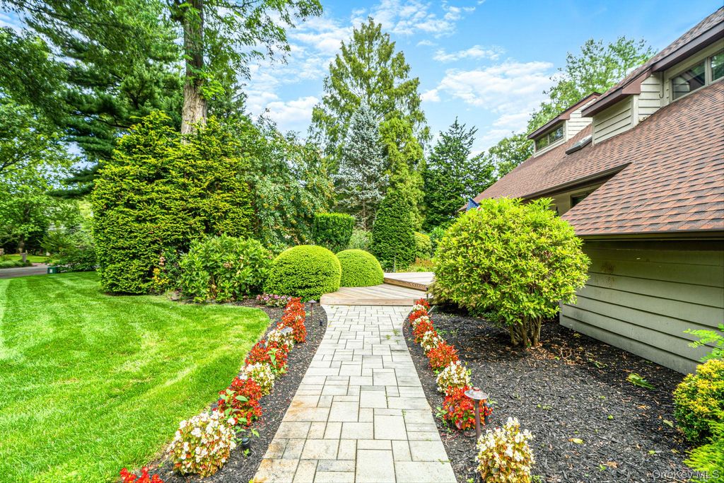 4 Kroft Court, Huntington, NY 11743 — photo 2
