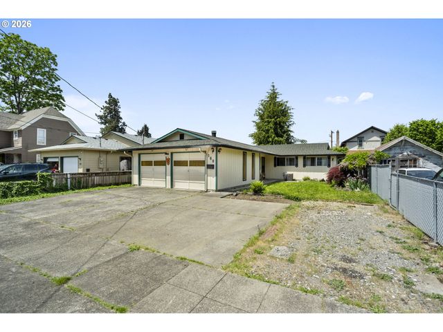 160 W BERKELEY St, Gladstone, OR 97027