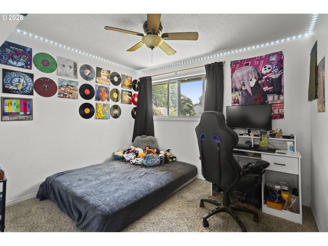 160 W BERKELEY St, Gladstone, OR 97027