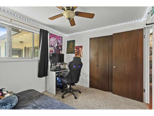 160 W BERKELEY St, Gladstone, OR 97027