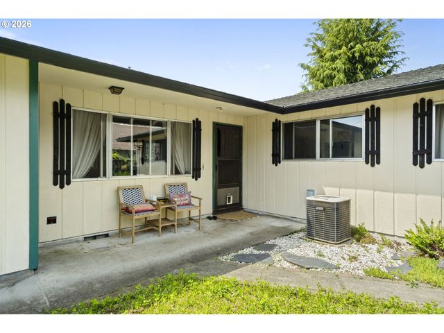 160 W BERKELEY St, Gladstone, OR 97027