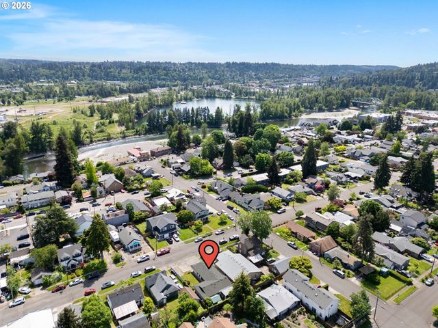 160 W BERKELEY St, Gladstone, OR 97027