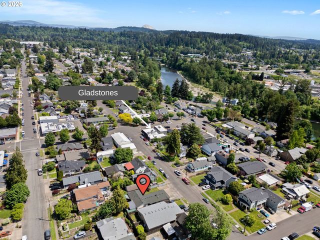 160 W BERKELEY St, Gladstone, OR 97027