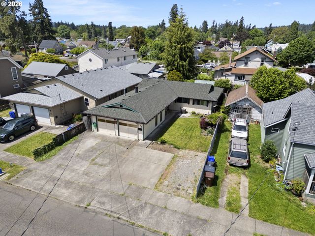 160 W BERKELEY St, Gladstone, OR 97027