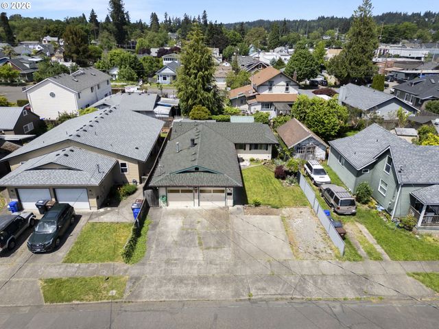 160 W BERKELEY St, Gladstone, OR 97027