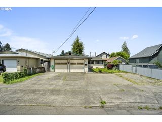 160 W BERKELEY St, Gladstone, OR 97027