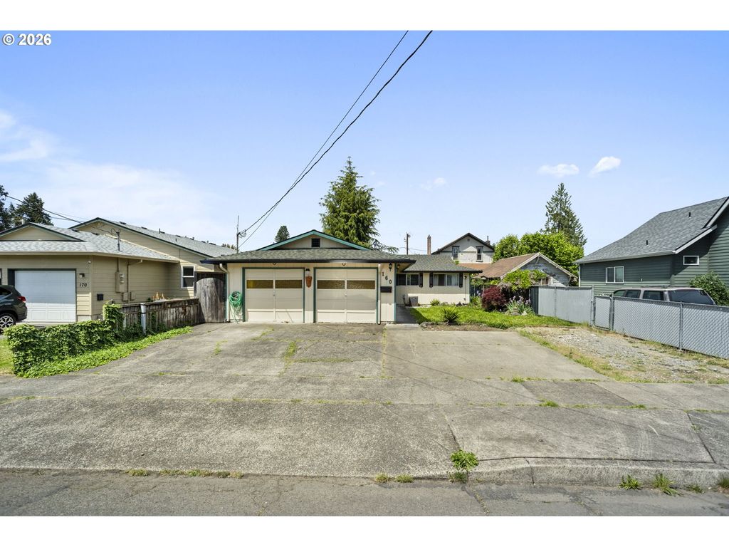 160 W BERKELEY St, Gladstone, OR 97027
