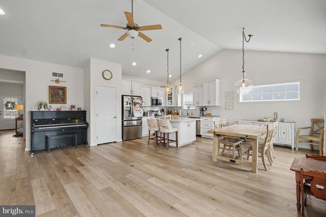 1223 HERSHEY LN, Lancaster, PA 17601