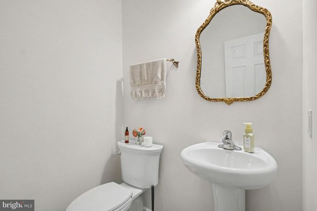 1223 HERSHEY LN, Lancaster, PA 17601