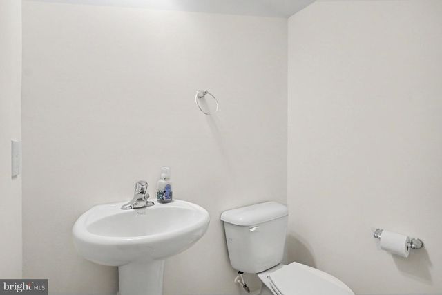 1223 HERSHEY LN, Lancaster, PA 17601